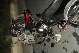 Honda Biz com três pessoas colide violentamente com automóvel na AL 115, em Arapiraca