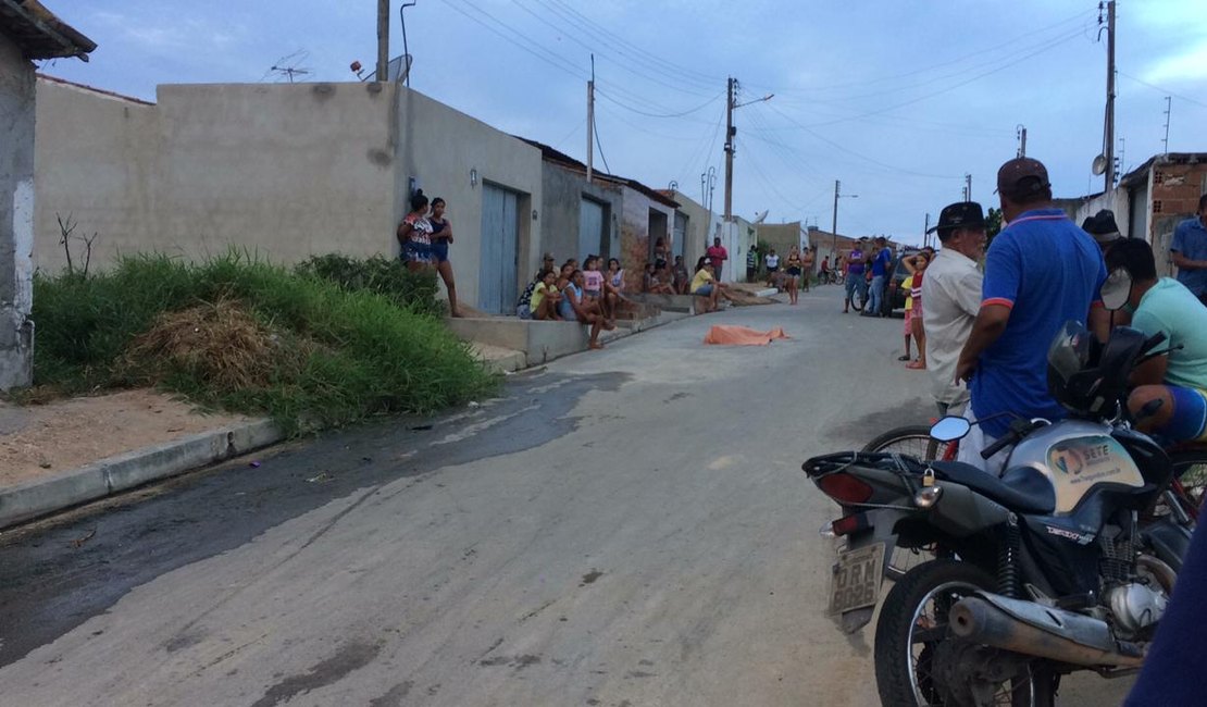 Adolescente é assassinado após discussão no bairro Canafístula