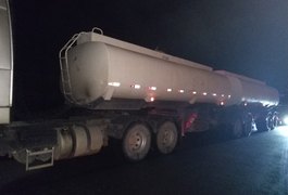 DEIC flagra caminhões-tanque descartando chorume em local irregular