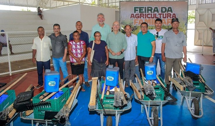 Trabalhadores da agricultura familiar de Penedo recebem 300 kits com ferramentas e EPIs