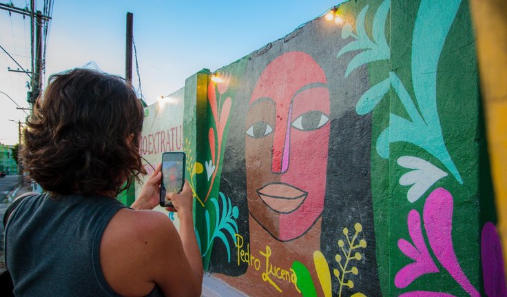 Governo de Alagoas dispõe muro do Arquivo Público como tela artística de pintura contemporânea