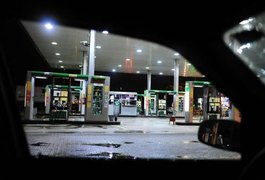 Três postos de combustível são assaltados na manhã desta segunda-feira (25)