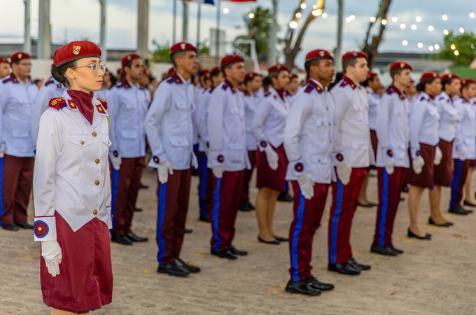 Concluintes do Ensino Médio celebram formatura no Colégio da Polícia Militar da capital
