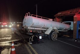 Homem morre após colidir motocicleta contra traseira de caminhão pipa, em Girau do Ponciano