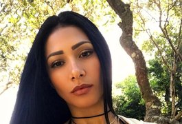 Simaria exibe curvas em foto de biquíni na Bahia