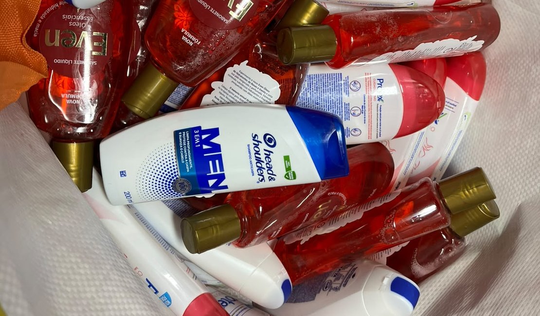 Funcionário de supermercado é preso após furtar vários produtos dentro de atacadão em Maceió