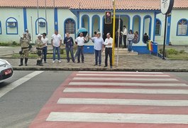 Semáforo é instalado em frente ao Hospital Regional de Arapiraca