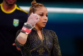 Flavinha sofre queda e corta supercílio na final da ginástica