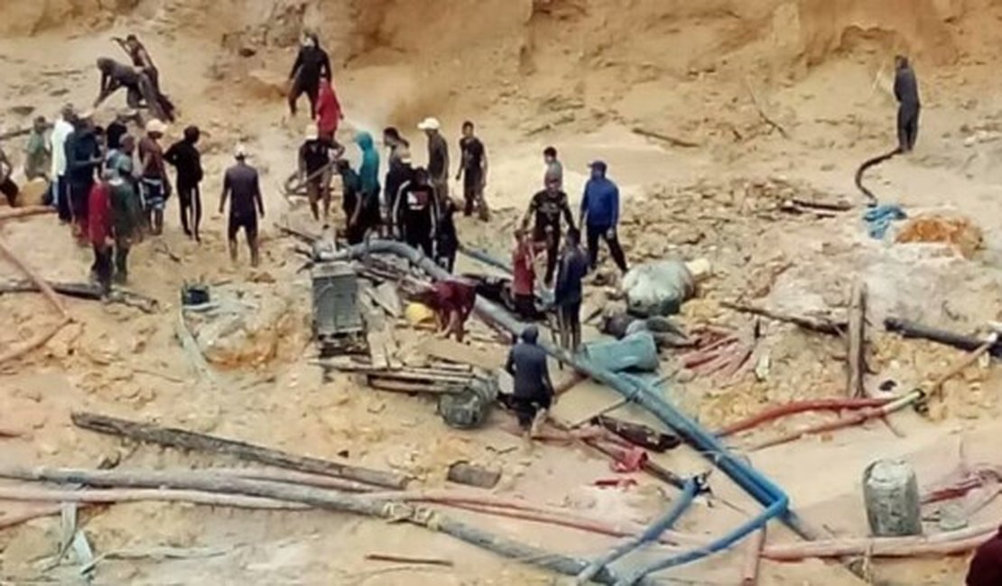 VÍDEO: Desabamento de mina de ouro deixa 10 pessoas mortas e três feridas