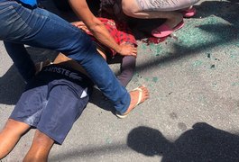 Acidente entre carro e moto deixa entregador de gás ferido na capital alagoana