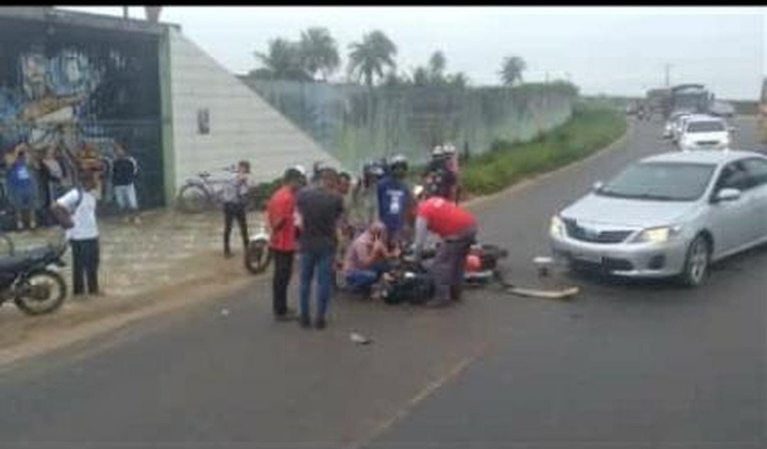 Colisão envolvendo moto e carro deixa condutor ferido na AL-115, em Arapiraca