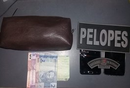 Polícia recupera pertences de vítimas de assalto e prende dupla no viaduto da AL-220