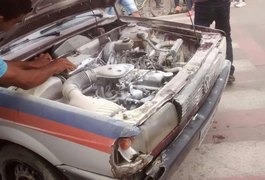 Com extintores, populares apagam fogo de veículo, no Centro de Arapiraca
