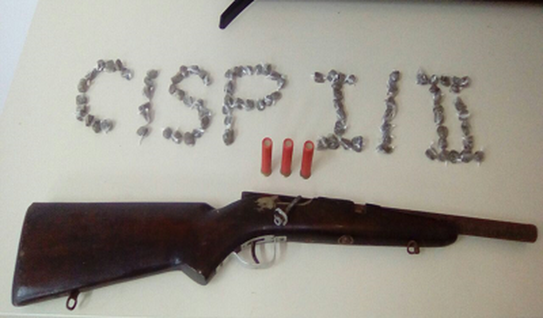 Polícia Militar apreende arma e drogas na cidade de Cajueiro