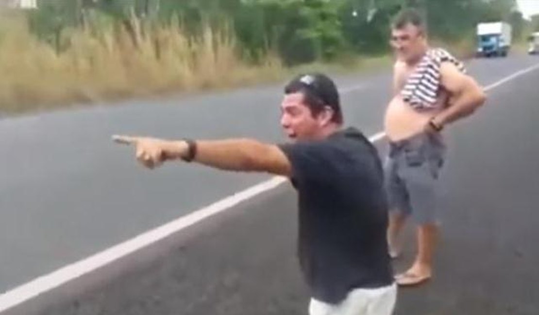 Vídeo. Chove após homem rezar pedindo para Deus apagar incêndio em caminhão