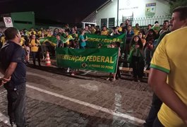 Após pronunciamento de Bolsonaro, apoiadores arapiraquenses fazem manifestação em frente ao Tiro de Guerra, na Primavera
