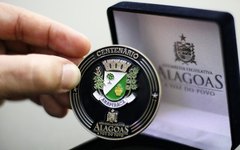 Nezinho celebra centenário de Arapiraca e entrega medalha comemorativa