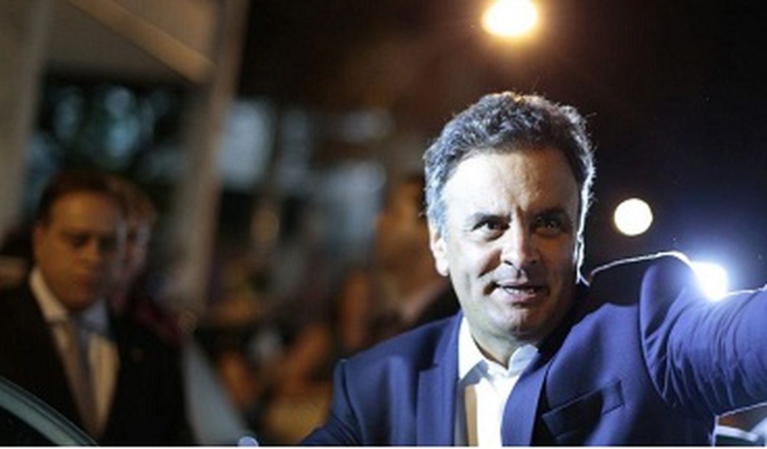 Ministro do STF decide que Aécio Neves volte a exercer mandato