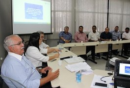 Prefeito apresenta dados financeiros a vereadores de Arapiraca