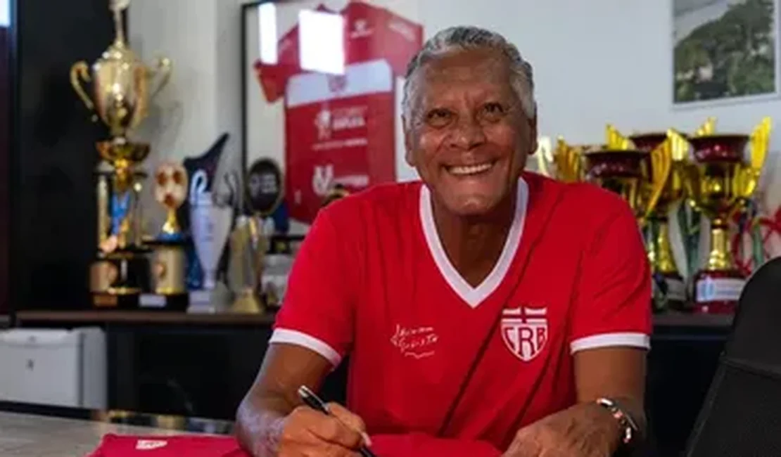 Ídolo do CRB, Joãozinho Paulista é internado, em Maceió, após sofrer AVC