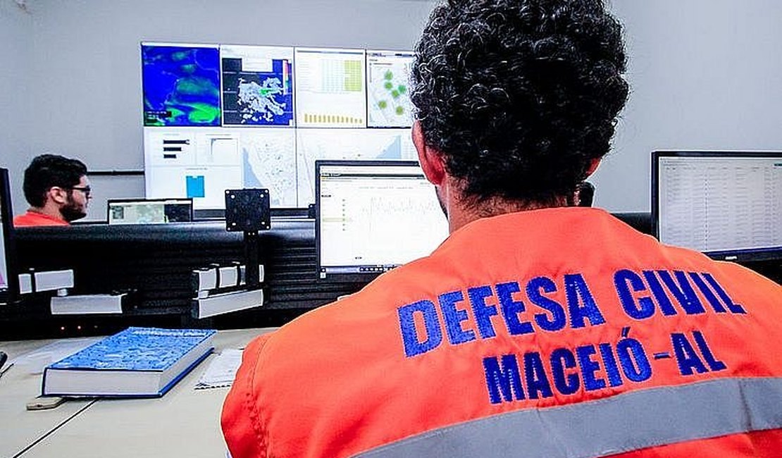 Defesa Civil de Alagoas alerta para risco de deslizamento; saiba telefone para registrar ocorrências