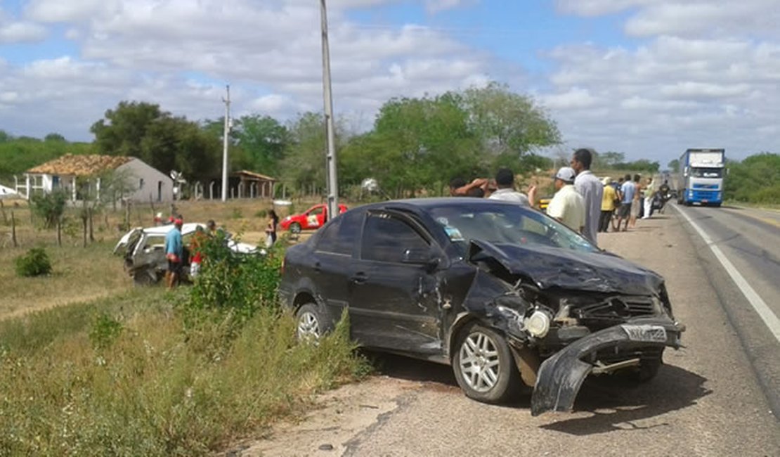 Três pessoas morrem em grave acidente na BR-423 em Inhapi