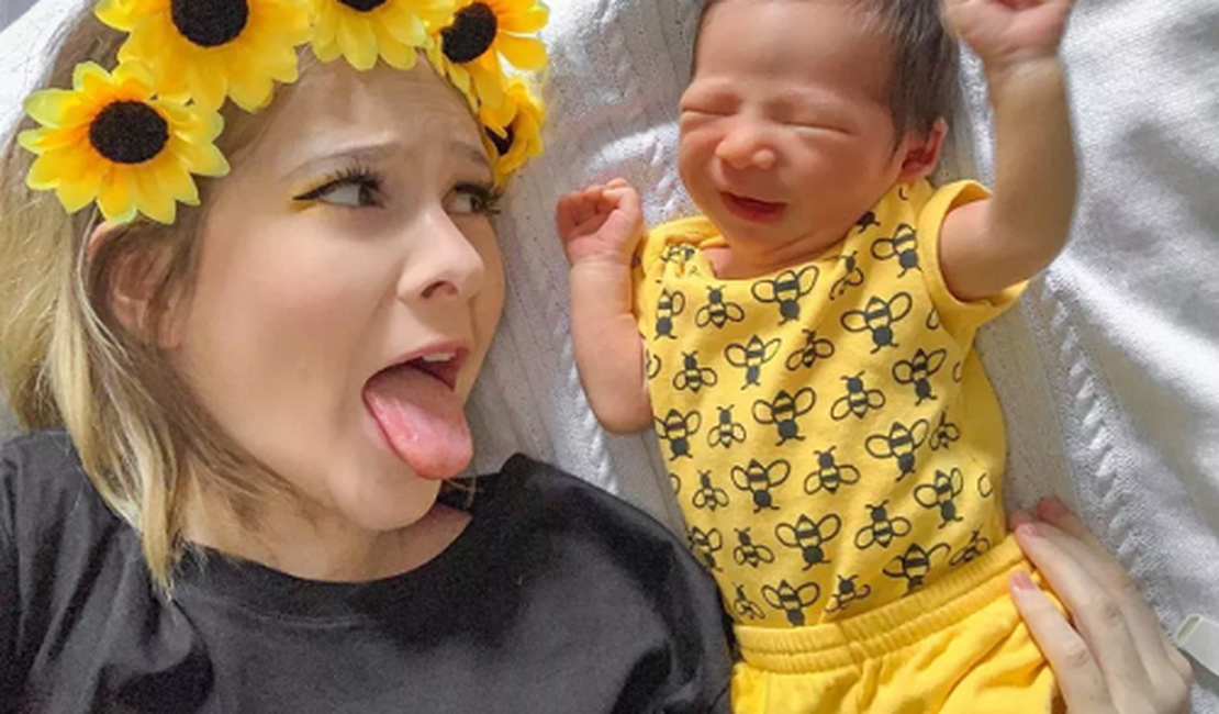 Sammy Lee posta foto divertida com Jake: 'Prontos para chapar de leite nesse Carnaval'