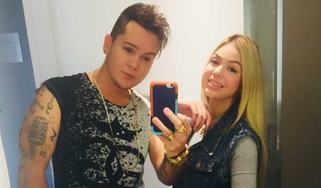 Pai de Melody defende roupas da filha e avisa: 'Namoro só aos 15'