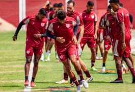 Hereda e João Neto treinam com o grupo no CT Ninho do Galo