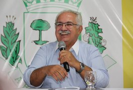 Teófilo acaba com subsecretarias e cria superintendências