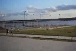 Corpo em avançado estado de decomposição é encontrado por pescadores no Lago da Perucaba