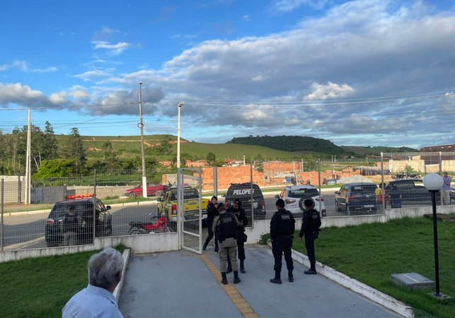 Advogado de professor preso acusado de pedofilia em Murici se manifesta, em Maceió