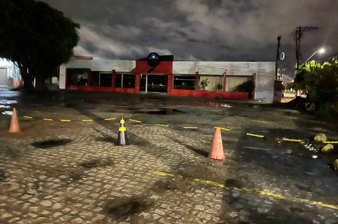 Homem invade churrascaria e furta mais de R$ 3 mil na parte alta de Maceió