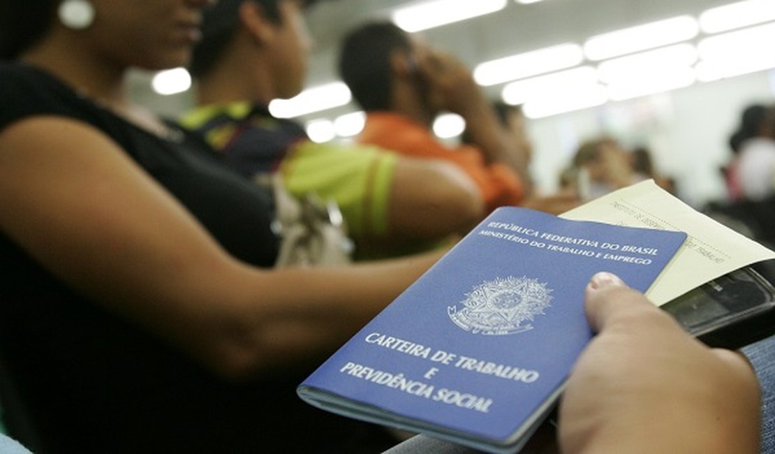Emissão de carteiras de trabalho caiu 40% em Alagoas no ano passado