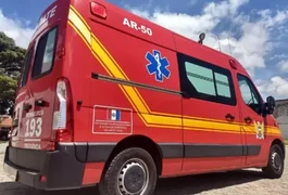 Arapiraca: Bombeiros resgatam cachorro que caiu em fossa em construção