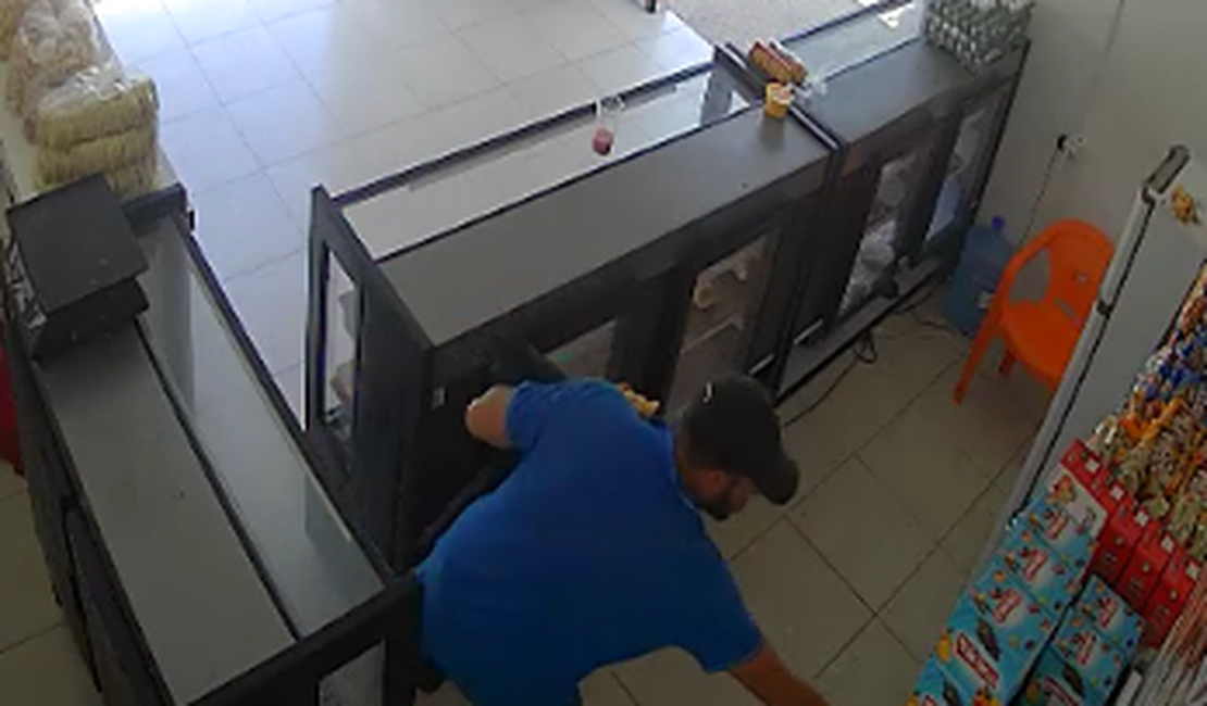 VÍDEO: Homem aproveita ausência do dono e furta celular em padaria no bairro Primavera