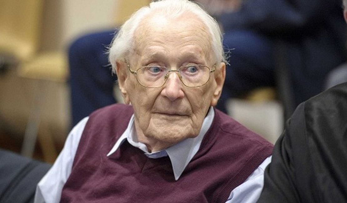 Aos 96 anos, morre o 'contador de Auschwitz'