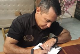 Coronel Bolivar lança a segunda edição do livro Baixa Luminosidade, em Arapiraca