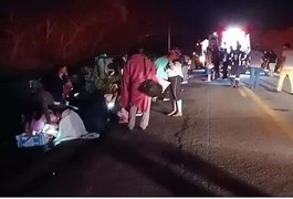 Ônibus tomba e deixa 26 feridos na Bahia