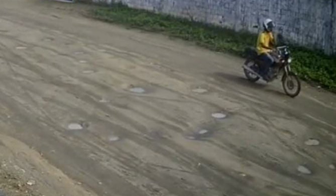 Vídeo: Professora reage a assalto após notar que ladrão não estava armado em Arapiraca