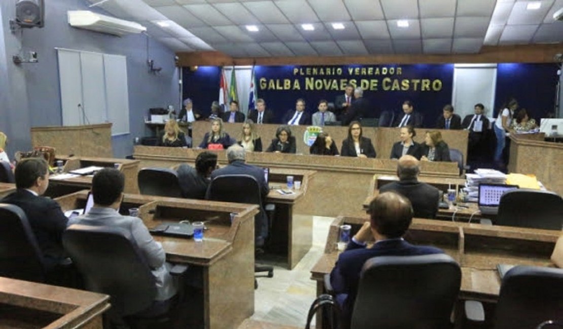 Justiça suspende aumento nos salários dos vereadores de Maceió