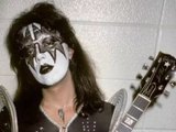 Morre guitarrista fundador da banda KISS, Ace Frehley, aos 74 anos