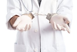 Médico é condenado por crimes sexuais contra pacientes em UBS de Maceió