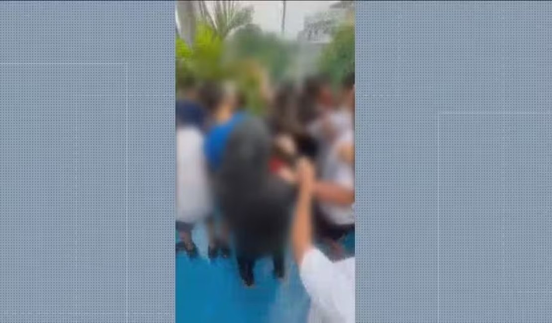 Escola expulsa alunos envolvidos em agressão a professor em Jacarepaguá