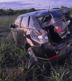 Homem morre em capotamento de carro na AL 101 Sul, no litoral alagoano
