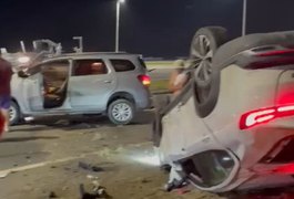 Acidente envolvendo dois carros deixa feridos no Pontal da Barra, em Maceió