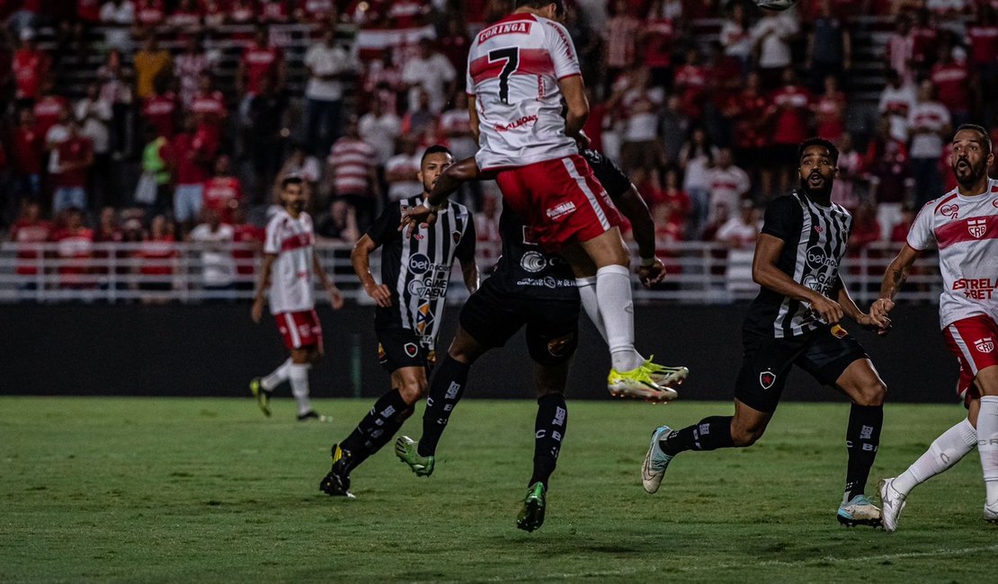 Nos pênaltis, CRB vence Botafogo PB e é semifinalista da Copa do Nordeste