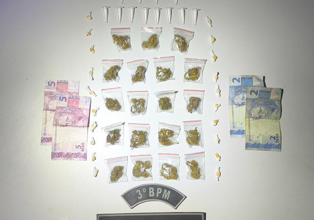 Homem é preso por tráfico de drogas após tentar fugir da ROCAM em Arapiraca