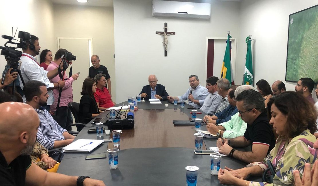 Vídeo. Prefeito de Arapiraca  assina decreto com medidas para enfrentamento ao Coronavírus