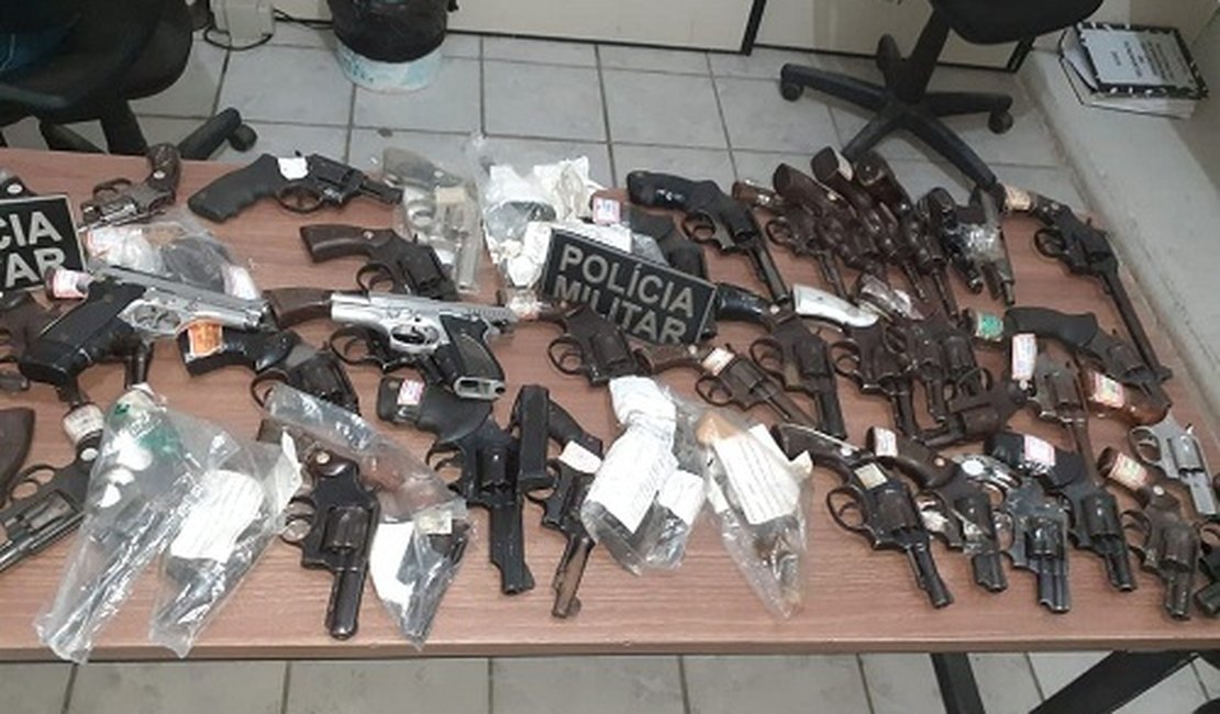 Bandidos invadem fórum, rendem juiz e vigilante e roubam armas